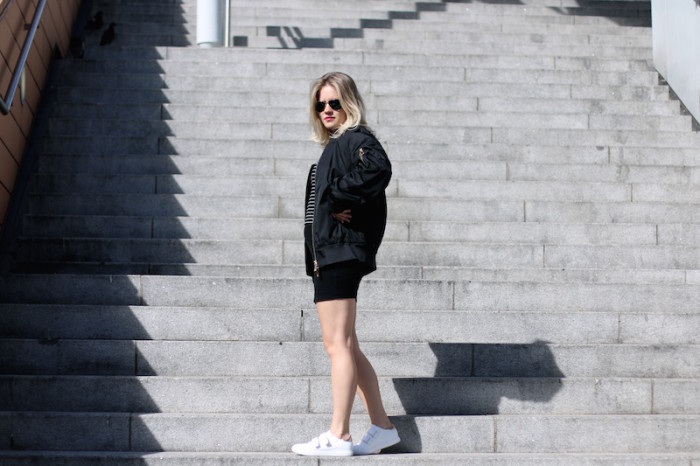 Outfit_Schwarz_Bomberjacke_Bomber_Stripes_Streifen_Sophiehearts3
