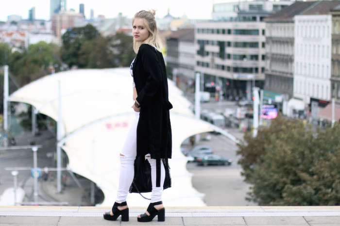 Outfit_CropTop_BlackandWhite_Sophiehearts (4 von 10)