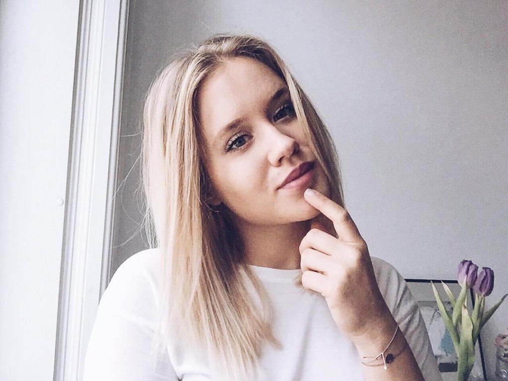 happy sunday peepz ich bin wieder so happy mit meinen haaren vielen dank @cchairstyling , dass du immer wieder diese wunder bewirkst #selfiequeen #selfiesunday #selfienation #sunday #sundayfunday #funday #happy #happyweekend #vsco #vscocam #vscogood #vscoaward #lovedailydose #lblogger #yourdailytreat #smile #blond #girl #girlboss #goodmorning #livethelittlethings #liveauthentic #fashion #fashionblog #austrianblogger #viennablogger #igersvienna #fashionblog #fashionblogger #sophiehearts