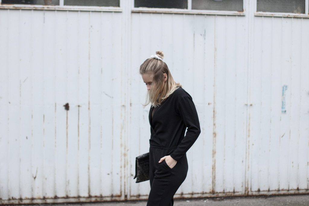 perfekte-jumpsuit-schwarz-hm-fashionblog-foodblog-wien-sophiehearts (3 von 9)