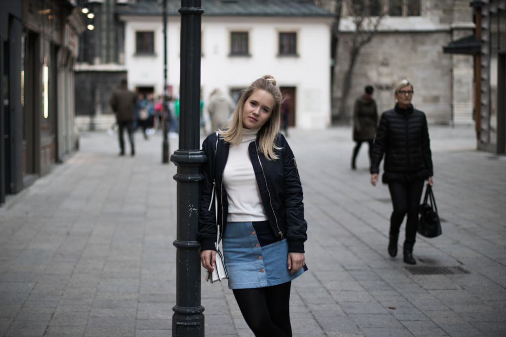 Bomberjacke und Jeansrock Sophiehearts Fashionblog Foodblog Wien Vienna (6 von 14)