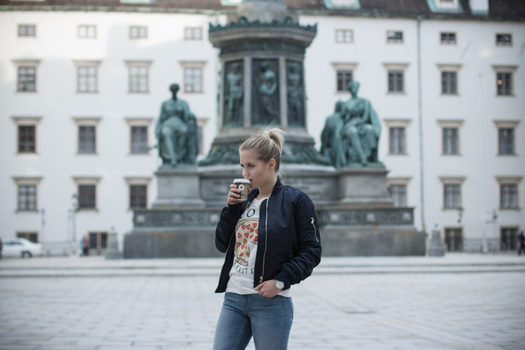 Musthave-Bomberjacke-Outfit-Outfitpost-Fashion-Fashionpost-Fashionblog-Foodblog-Wien-Vienna-Sophiehearts3