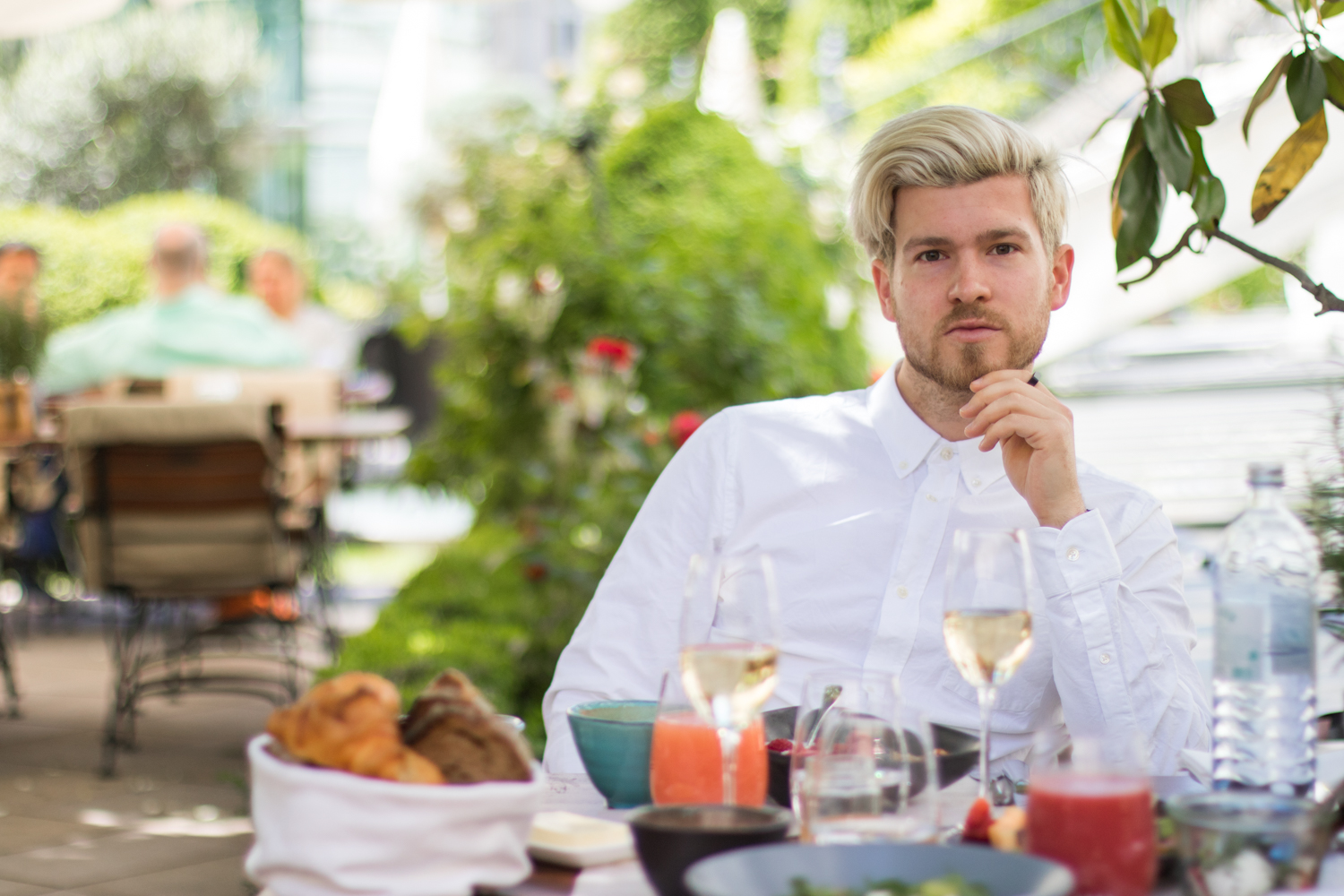 Clementine im Glashaus Frühstück in der Sonne