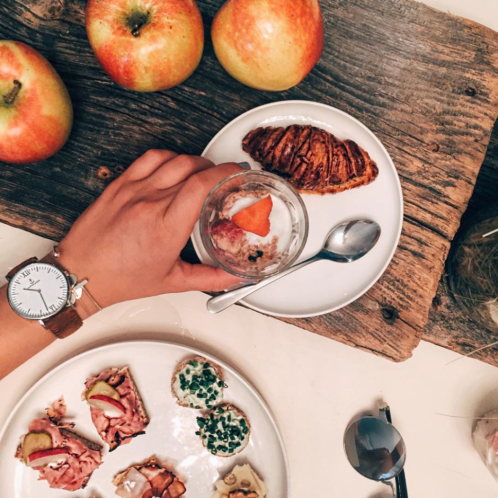 happy brunchin' w/ @visitsouthtyrol die to-do list ist heute mal wieder lang und der tag zu kurz am abend geht's dann noch zur @hm studio präsentation und danach ab nach hause nach oö ✌️wupwup 