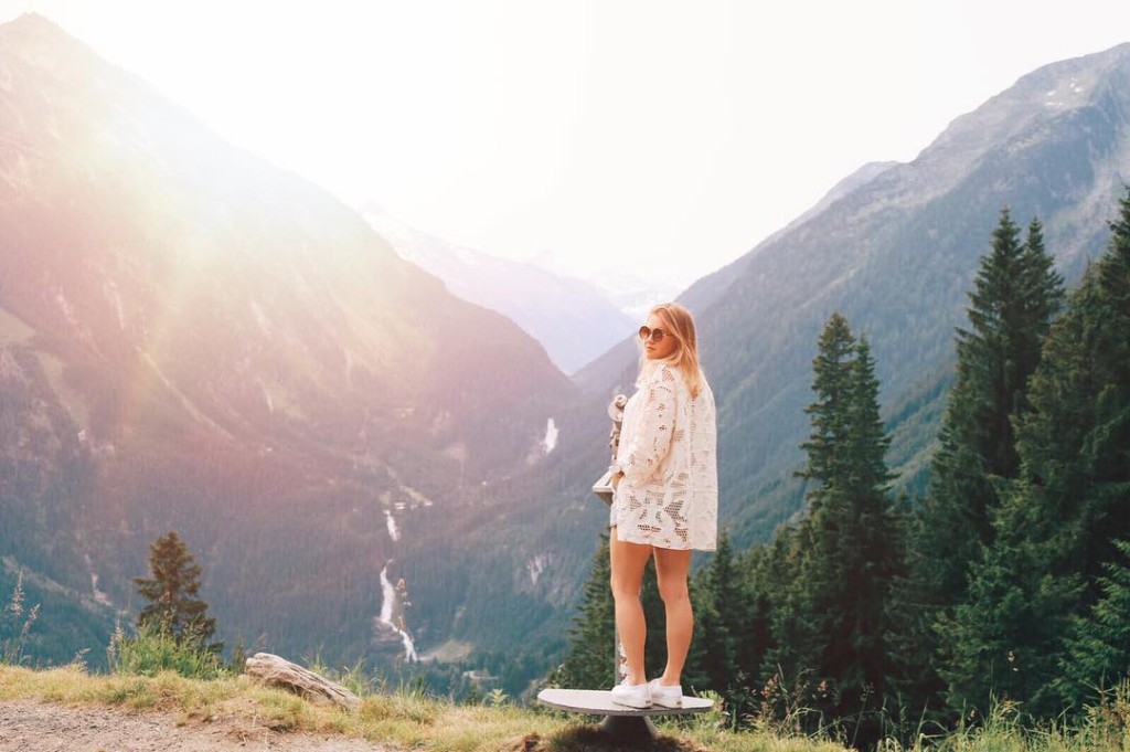 never look back unless it's to see how far you've come in diesem sinne wünsch' ich euch einen gemütlichen abend 