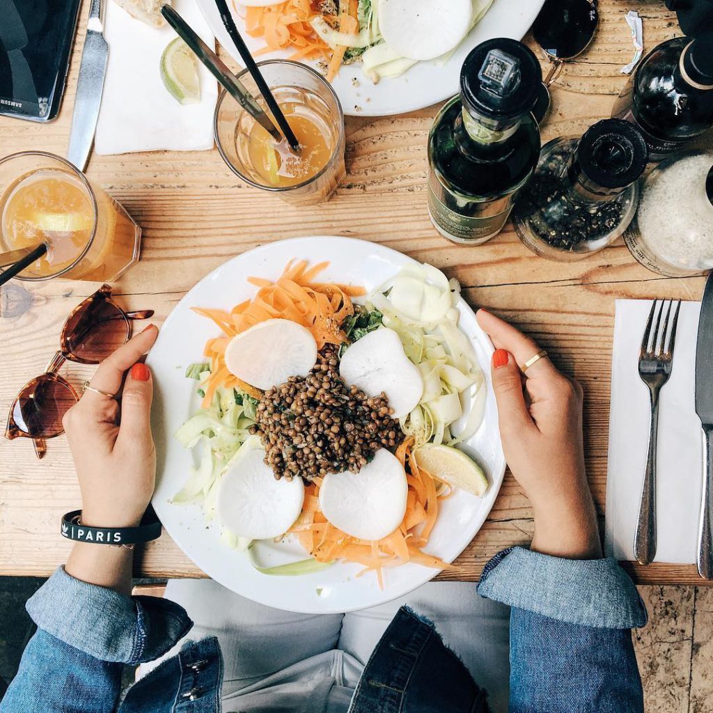 goooooooood I'm so hungry at the moment gimme some food - would love this healthy plate from @lepainquotidien right now ~~~~~~~~~~~~~~~~~~~~~~~~~ ich bin gerade so unfassbar hungrig - essenfotos vom gestrigen lunch ansehen macht's leider auch nicht besser das war so lecker wir sitzen schon am flughafen und werden in einer stunde abheben ich hoffe ihr habt einen netten freitag abend #sophiehearts