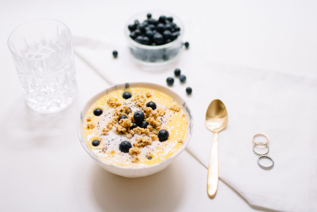 vegane mango smoothie bowl lifestyle blog food blog sophiehearts